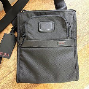 *LIKE NEW* TUMI Small Pocket Alpha 3 Crossbody Bag Satchel Black
